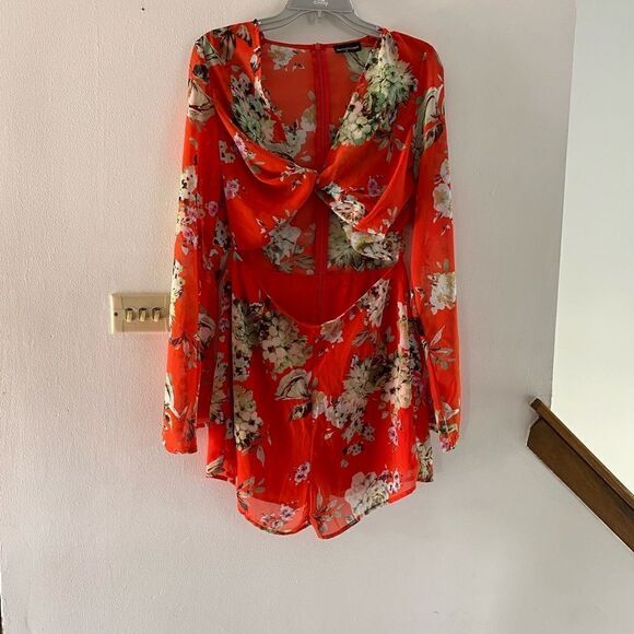 PrettyLittleThing Jaiden orange flower print bell sleeve romper size 12 - Picture 5 of 8